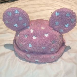DISNEY TOKYO BUCKET HAT WITH HEARTS PINK